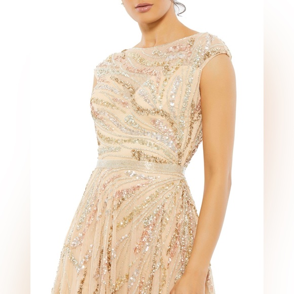 Cap sleeve beaded mesh gown - Picture 4 of 4